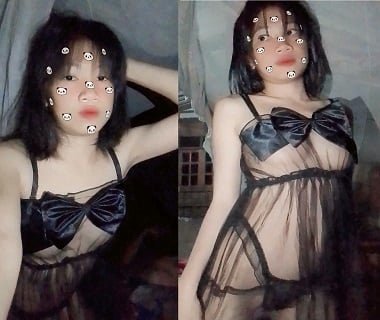 Горячая девушка делает селфи