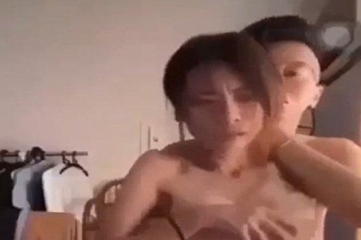Ванна Бардо любит ходить с братом соседа