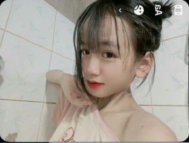 Например: vo thi thu trang имеет большую грудь, кружки и чрезвычайно непристойные